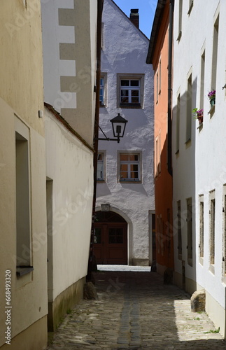 Fototapeta Naklejka Na Ścianę i Meble -  Narrow Street in the Old Town of Regensburg, Bavaria
