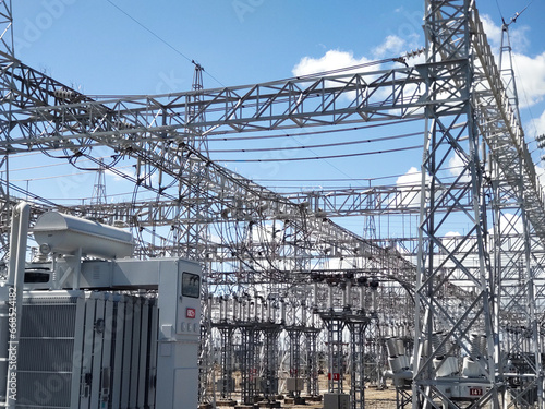 Wallpaper Mural ジャングルジムのような変電所の風景 Torontodigital.ca