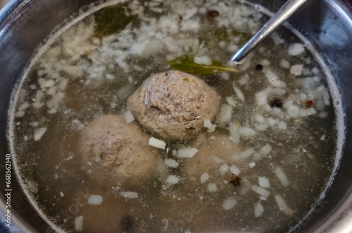 Königsberger Klopse mit Kartoffeln und Kapernsauce photo