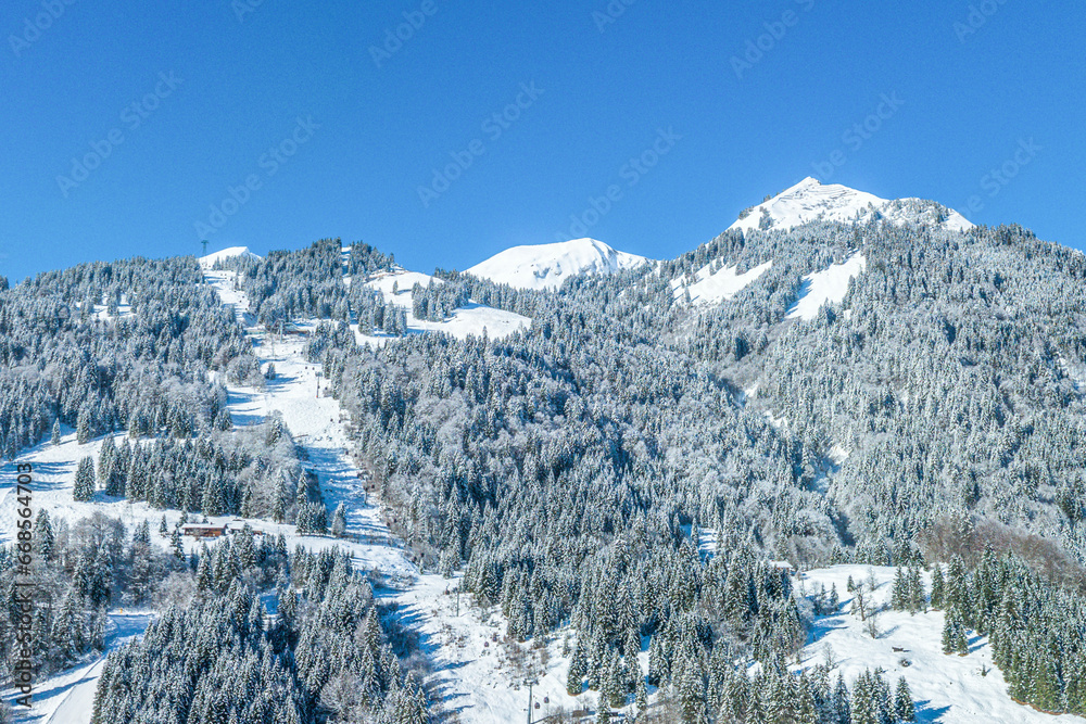 Winter im Stillachtal bei Oberstdorf, Ausblick zum Skigebiet am Fellhorn
