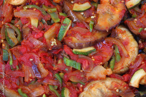 ratatouille cuite, plat végétarien d'été