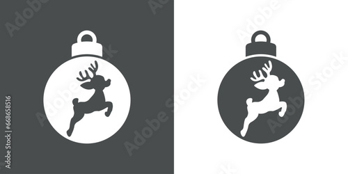 Tiempo de Navidad. Logo con silueta de bola de navidad con joven reno Rudolph o cervatillo saltando o volando para su uso en invitaciones y felicitaciones