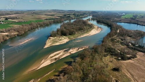 Wallpaper Mural La Loire avec ses bancs de sable blanc et ses rivages. Vue aérienne.	 Torontodigital.ca