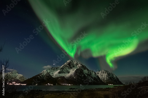 Aurora Polaris on fire in Lofoten