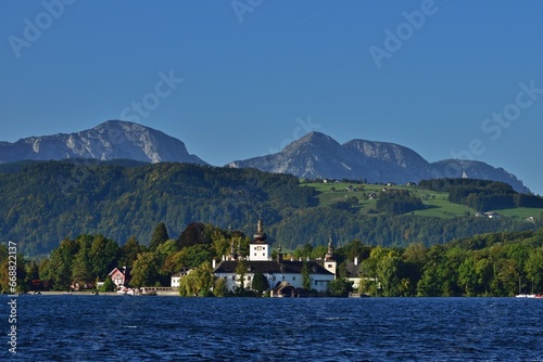 Принти на полотні Schloss Ort Nähe Gmunden in Salzkammergut, Österreich im Herbst