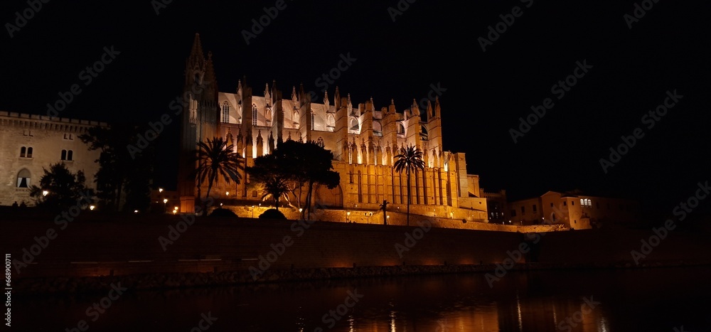 Obraz premium Cathedral in Palma de Mallorca, also known as La Seu, is a stunning Gothic-style cathedral located in the city of Palma, which is the capital of the Spanish island of Mallorca (Majorca). It is one of