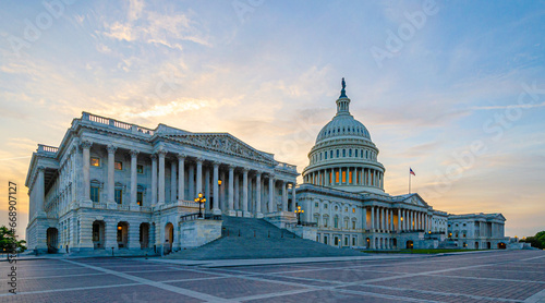 Kapitol in Washington D.C. bei Sonnenuntergang photo