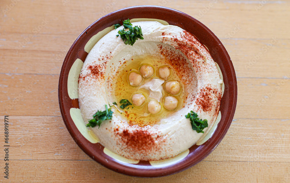 Obraz premium Hummus platter with olive oil