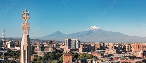 Tableau sur toile Yerevan cityscape with Mount Ararat