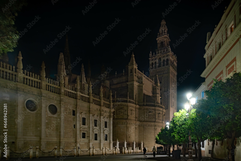 Catedral de santa maria de la sede arquitectura de estilo gótico en seville andalusia españa.