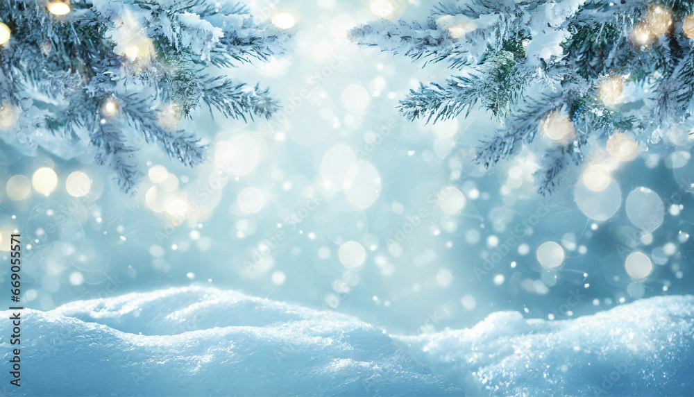 Wintermotiv - Weihnachtsmotiv. Kleine Schneeverwehungen und Zweige mit einem unscharfen Hintergrund für Karten und Präsentationen geeignet.