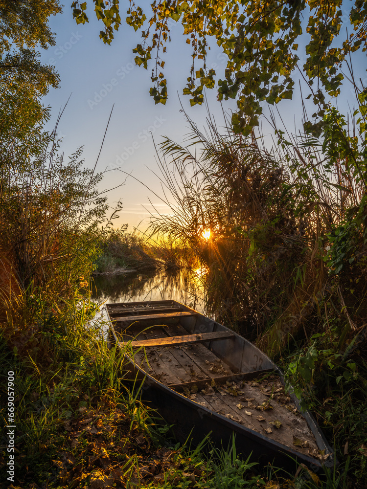 A boat in the reeds - Ein Boot im Schilf A boat in the reeds - Ein Boot im Schilf