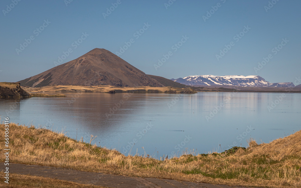 Φωτογραφία The Skutustadagigar Craters are found in the Lake Mývatn area, which is very volcanic, being near to the Krafla volcano system