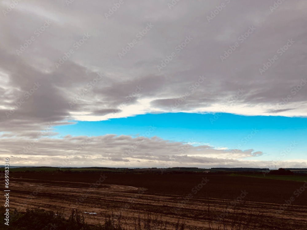 Fototapeta premium clouds over the field