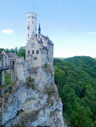 Schloss Lichtenstein  schw  bische Alb  Honau  Reutlingen  Baden-W  rttemberg  Deutschland schloss klippen architektur europa europ  isch   usseres m  rchen deutsch berg tourismus attraktion fantasy deutsc