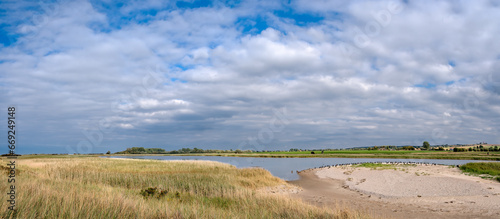 Panoramablick über das Naturschutzgebiet "Riedensee" an der Ostseeküste, im Hintergrund der Leuchtturm Bastorf - Panorama aus 4 Einzelbildern