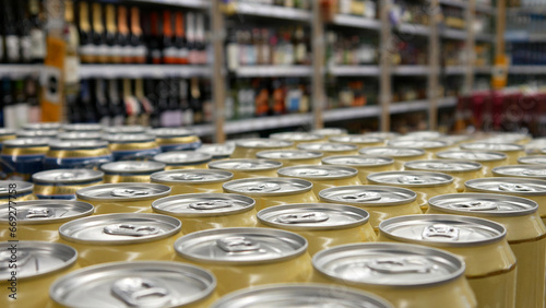 фотографія Close-up of many cans with alcohol beverage in alcohol department