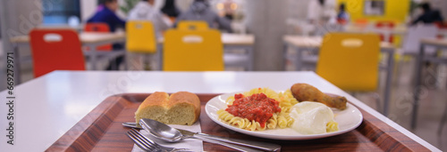 Spaghetti with chicken in tomato sauce