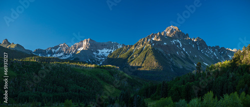 Fototapeta Naklejka Na Ścianę i Meble -  Mt. Sneffels panorama summer sunrise with clear blue skies