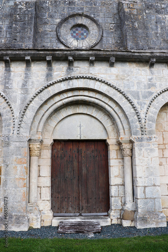 Centre - Cher - Montlouis - Portail roman de l'église Saint-Martin photo