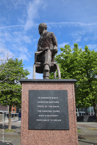 Fotografie Statue of Ivor Novello in Cardiff
