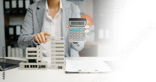 Wallpaper Mural Real estate broker agent presenting and consult to customer to decision making sign insurance form agreement, home model, concerning mortgage loan offer .. Torontodigital.ca