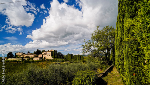 Il borgo medievale di Lucignano sul percorso dell'Eroica . Panorama autunnale. Chianti, Toscana. Italia photo