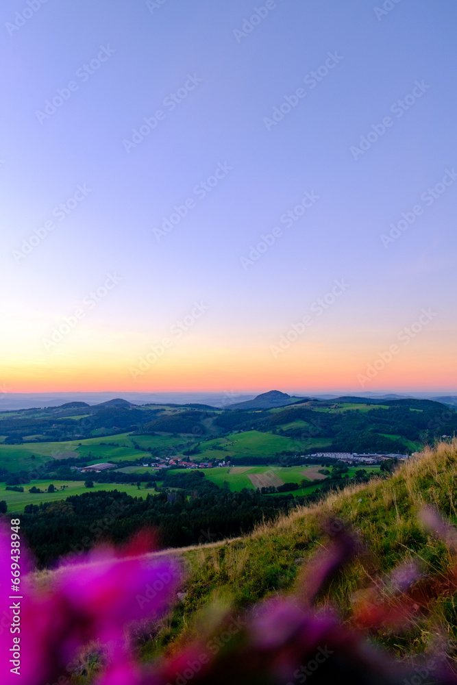 Rhön, Hessen, Goldene Stunde, golden, hour, golden hour, berg, alm, ssonnenuntergang, licht, sonne, grün, orange, dunkel, stimmung, Moody, fulda, Wasserkuppe, pferdskopf, Aussicht, View, wandern, Berg