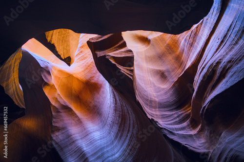 Antelope Canyon (Page, AZ, USA)