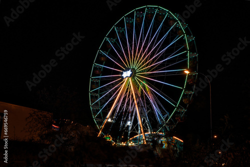 Rummel bei Nacht - Ferris wheel - Carousel - Attraction - Rummelplatz - Jahrmarkt - Oktoberfest - Riesenrad - Night - Karussel - Background