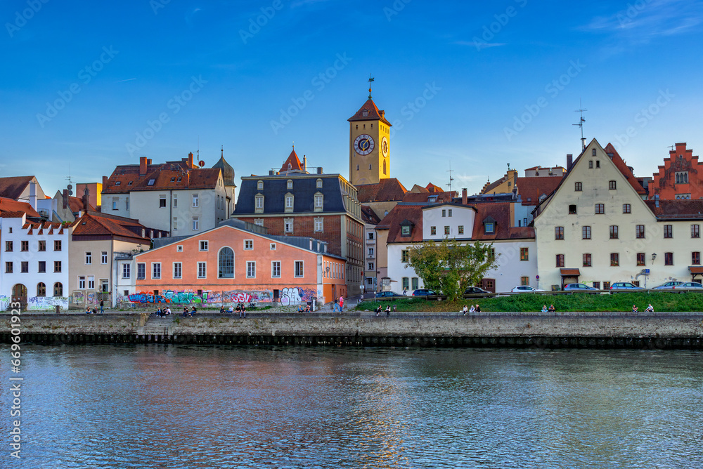 Obraz premium Blick auf Regensburg, Altstadt, Fluss Donau, Oberpfalz, Bayern, Deutschland, Europa