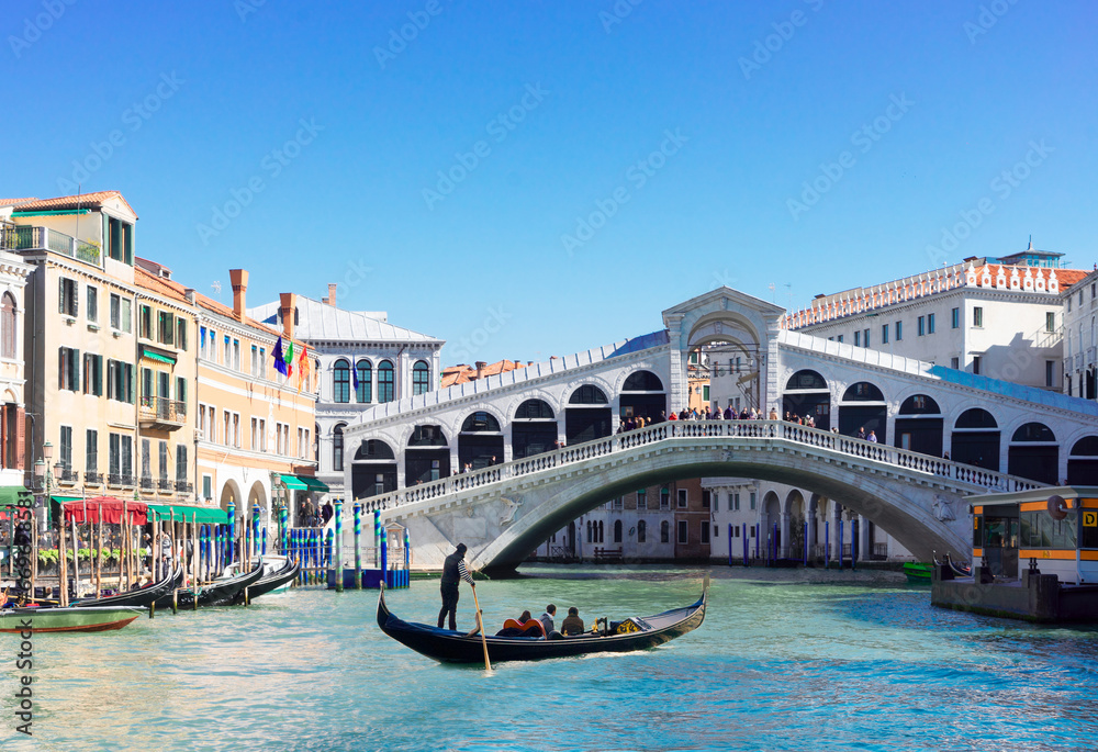 view of famouse Rialto bridge with gondola boats in Venice, Italy - obrazy, fototapety, plakaty 