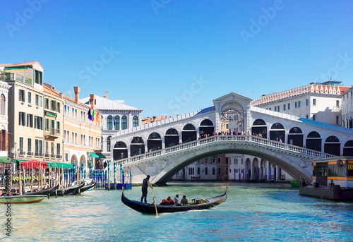 view of famouse Rialto bridge with gondola boats in Venice, Italy © neirfy
