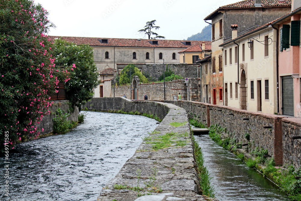 Vittorio Veneto (Treviso); il borgo antico di Serravalle lungo il Fiume Meschio