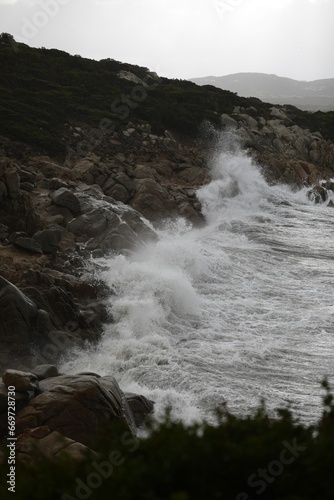 mare sugli scogli