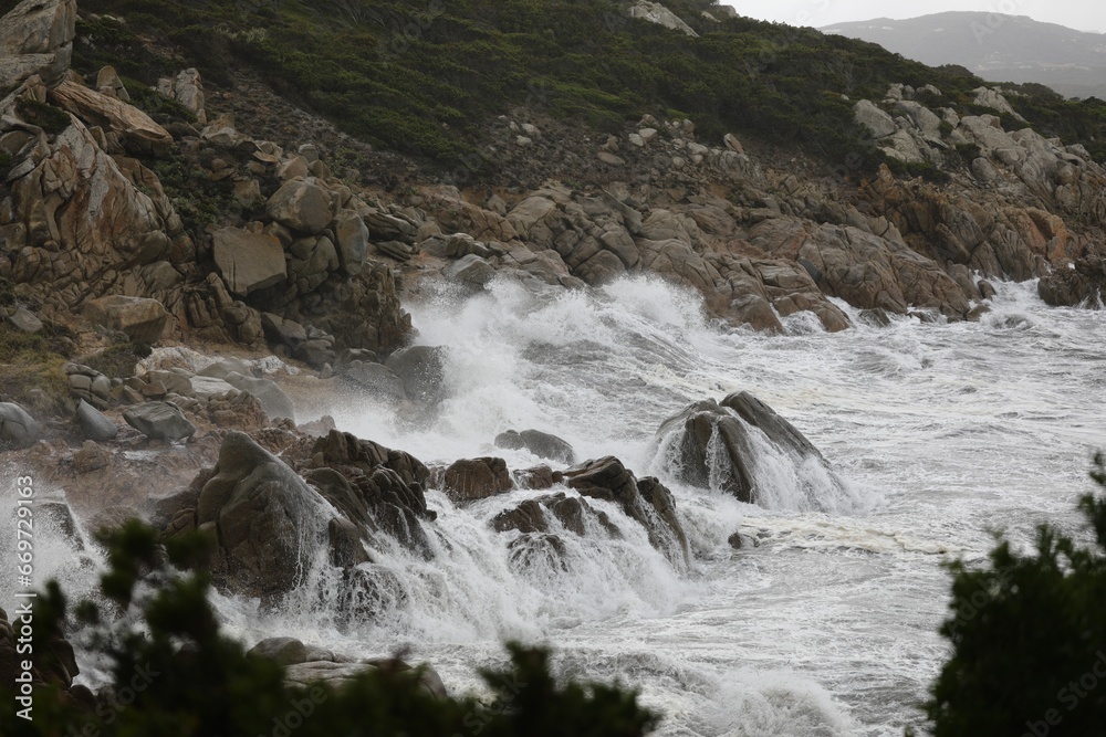Fototapeta premium mare sugli scogli