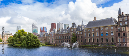 Obraz na płótnie Panorama of the historic parliament building Binnenhof in Den Haag, Netherlands w salonie