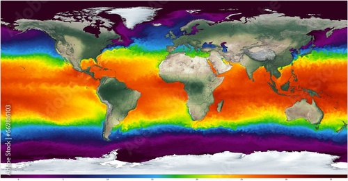 Mapa mundial, mostrando la temperatura de la superficie del mar en diferentes regiones. Los degradados de color en el mapa muestran el rango de temperaturas. photo