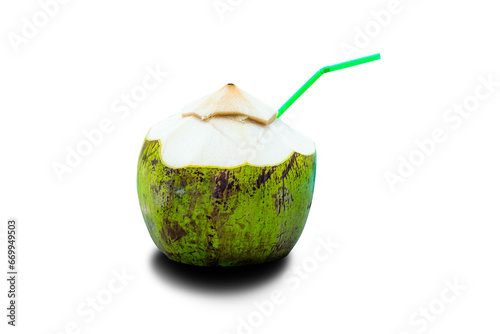코코넛 열매를 잘라서 빨대를 꽂은 음료수