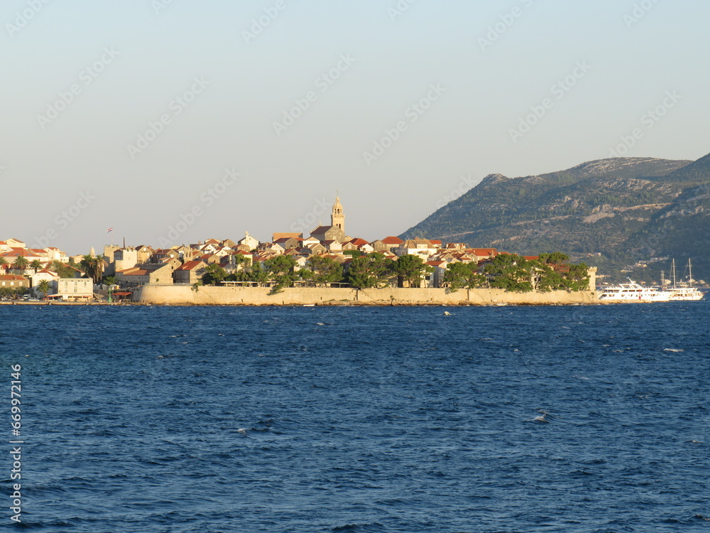 Korcula von der Fähre aus gesehen Korcula von der Fähre aus gesehen