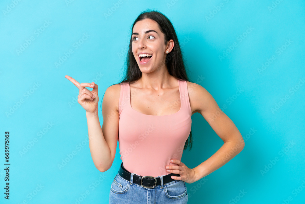 Fototapeta premium Young caucasian woman isolated on blue background intending to realizes the solution while lifting a finger up