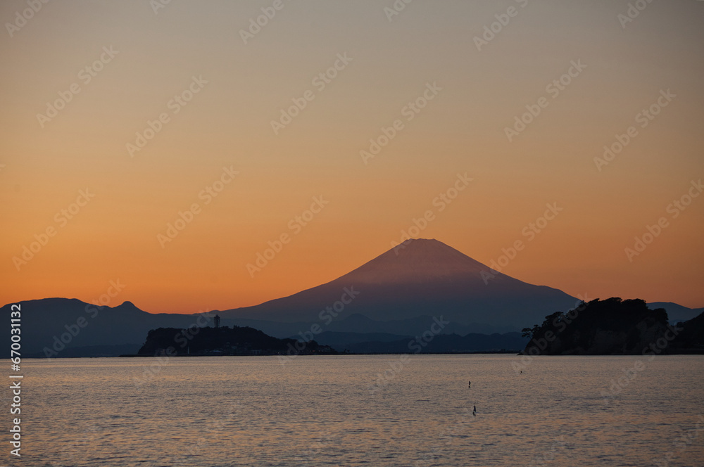 夕日の富士山と江の島１