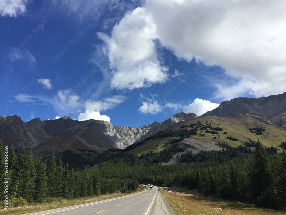 Fototapeta premium road to the mountains in Canada