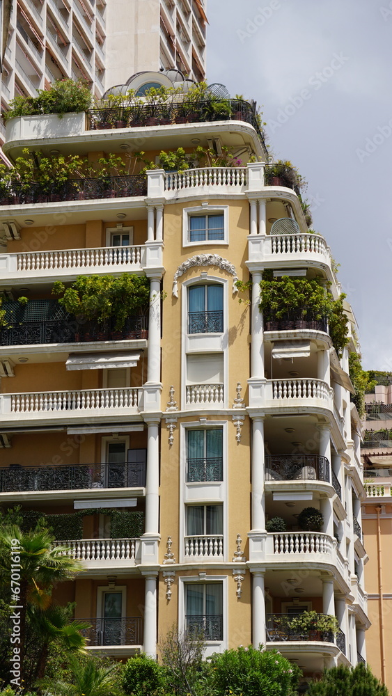 Obraz na płótnie A house in Monaco-Ville in the month of June w salonie
