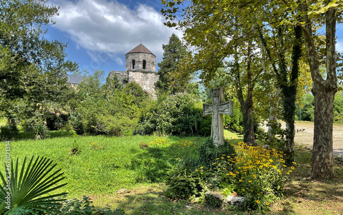 Altes Kreuz am Weg zum  Kloster Khobi, Mingrelien und Oberswanetien, Georgien photo