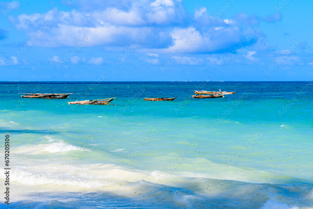 Obraz premium Traditional wooden fishing boats dhow at Zanzibar island, Tanzania