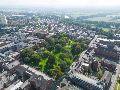 Foto Preston, Lancashire, UK, september 06, 2023; high aspect aerial view over historical Winckley Square and the town cityscape of Preston, Lancashire, England