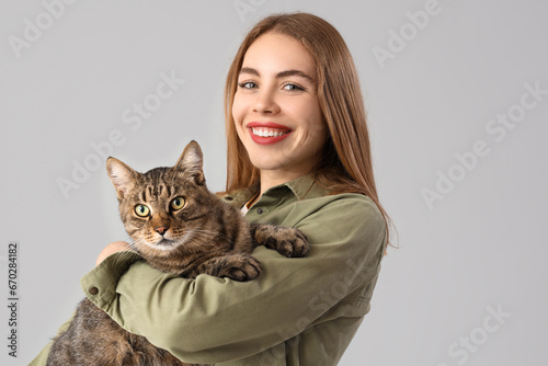 Young woman with cute cat o...
