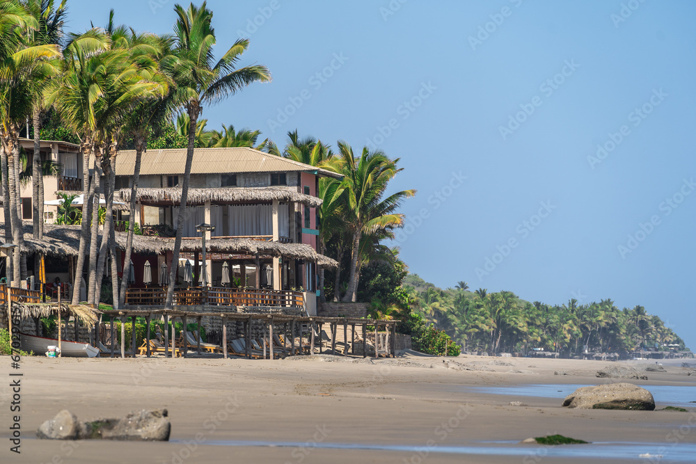 Obraz premium Beautiful ocean coastline at the famous resort in Mancora, Peru.