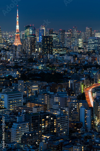 Wallpaper Mural ライトアップされた東京タワーと東京都心の夜景 Torontodigital.ca